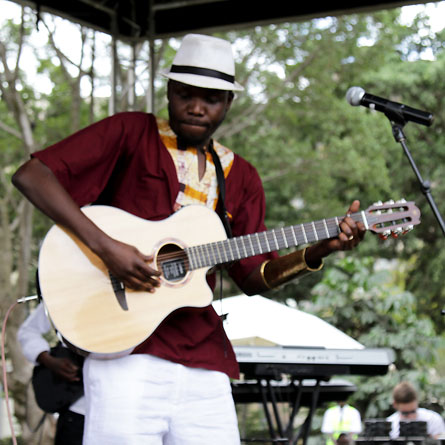 Winyo serving the crowd a taste of his Benga Blues